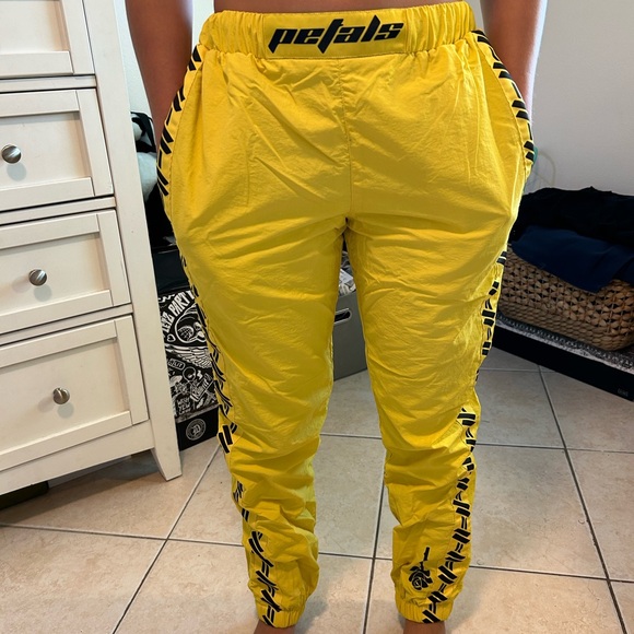 Yellow windbreaker style sweatpants - Picture 2 of 7